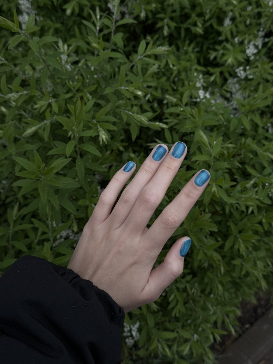 Интересно, через сколько я устану от цветного яркого покрытия (я делала только нюд)