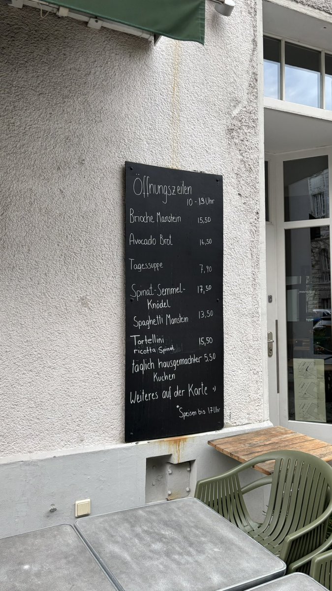 Avocado-Brot für 16,50 Euro. Da hab ich vor ein paar Jahren noch vier große #Döner für die Jungs geholt. #inflation #hipsterhass #avocado #berlin