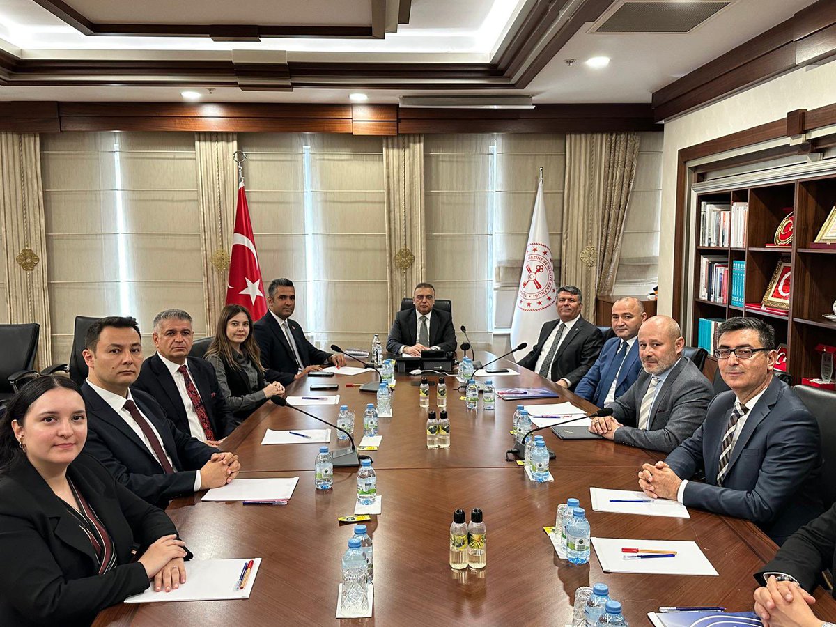 İş Müfettişleri Derneği olarak, DENETDE ve kamu denetimi dernek başkanlarıyla Hazine ve Maliye Bakan Yardımcısı Sayın İlhan HATİPOĞLU’nu ziyaret ettik. 
Kamu denetimi ve kariyer meslekler üzerine kapsamlı istişarede bulunduk. 
İlgi ve destekleri için teşekkür ederiz.