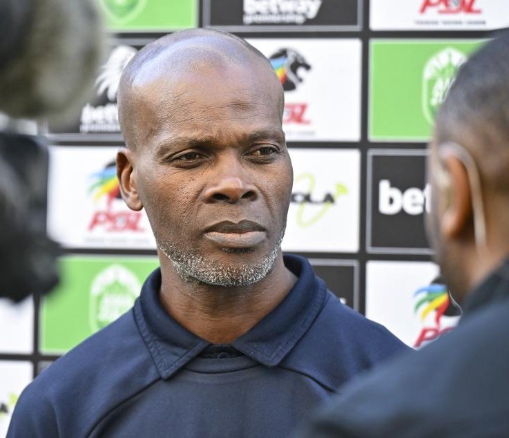 Zwane guides AmaZulu to top 8 finish 

Former Kaizer Chiefs coach Arthur Zwane has led AmaZulu FC to a Top 8 finish in the 2024/25 DStv Premiership season, following a hard-fought 1-1 draw against Orlando Pirates at Moses Mabhida Stadium on Saturday.

This result secured Usuthu’s