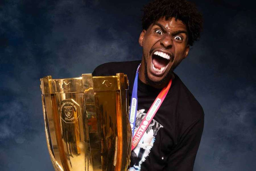 luanaraujo90's tweet image. O Corinthians, sem nenhum planejamento prévio, se desfez do maior do goleiro da sua história e ganhou por cinco milhões de reais um goleiro que em 9 meses salvou o clube de um rebaixamento, pegou pênalti em final contra o maior rival e foi convocado para a Seleção.

Negócião.