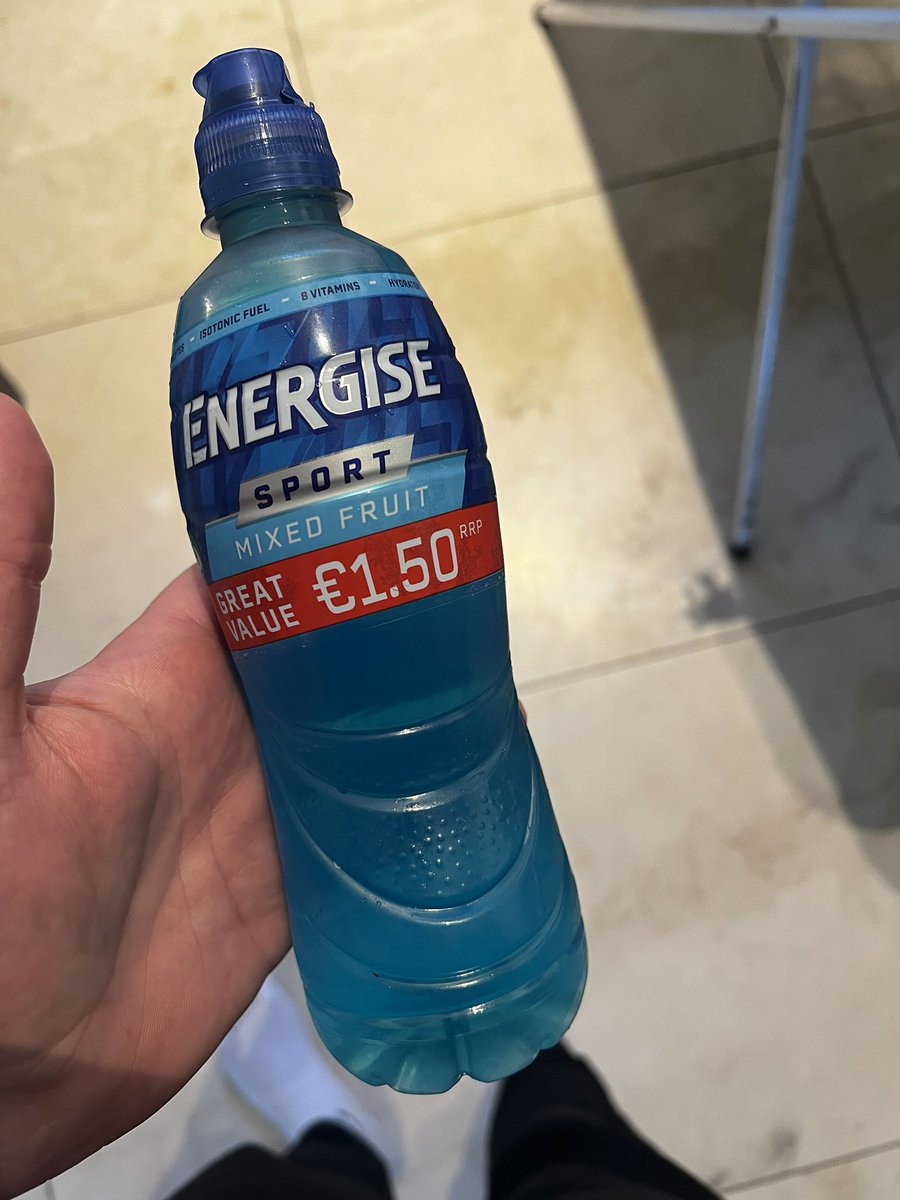 TimRiggins_33's tweet photo. What’s blue Powerade? Spent with euros #whenindublin https://t.co/TpSFNHSkWI