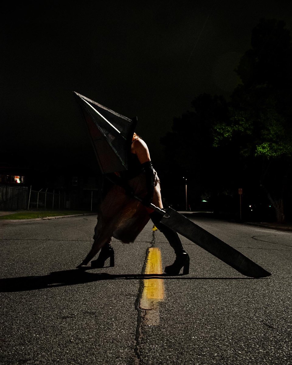 zoeytruran's tweet image. instagram saw them first 😉

how could i not get some shots of Pyramid Head in a Silent Hill setting?

📸: @Ehbit_ #silenthill #pyramidhead