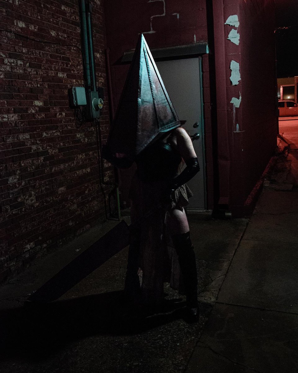 zoeytruran's tweet image. instagram saw them first 😉

how could i not get some shots of Pyramid Head in a Silent Hill setting?

📸: @Ehbit_ #silenthill #pyramidhead