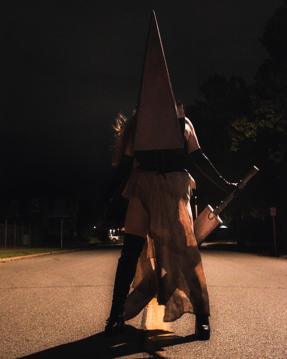 zoeytruran's tweet image. instagram saw them first 😉

how could i not get some shots of Pyramid Head in a Silent Hill setting?

📸: @Ehbit_ #silenthill #pyramidhead