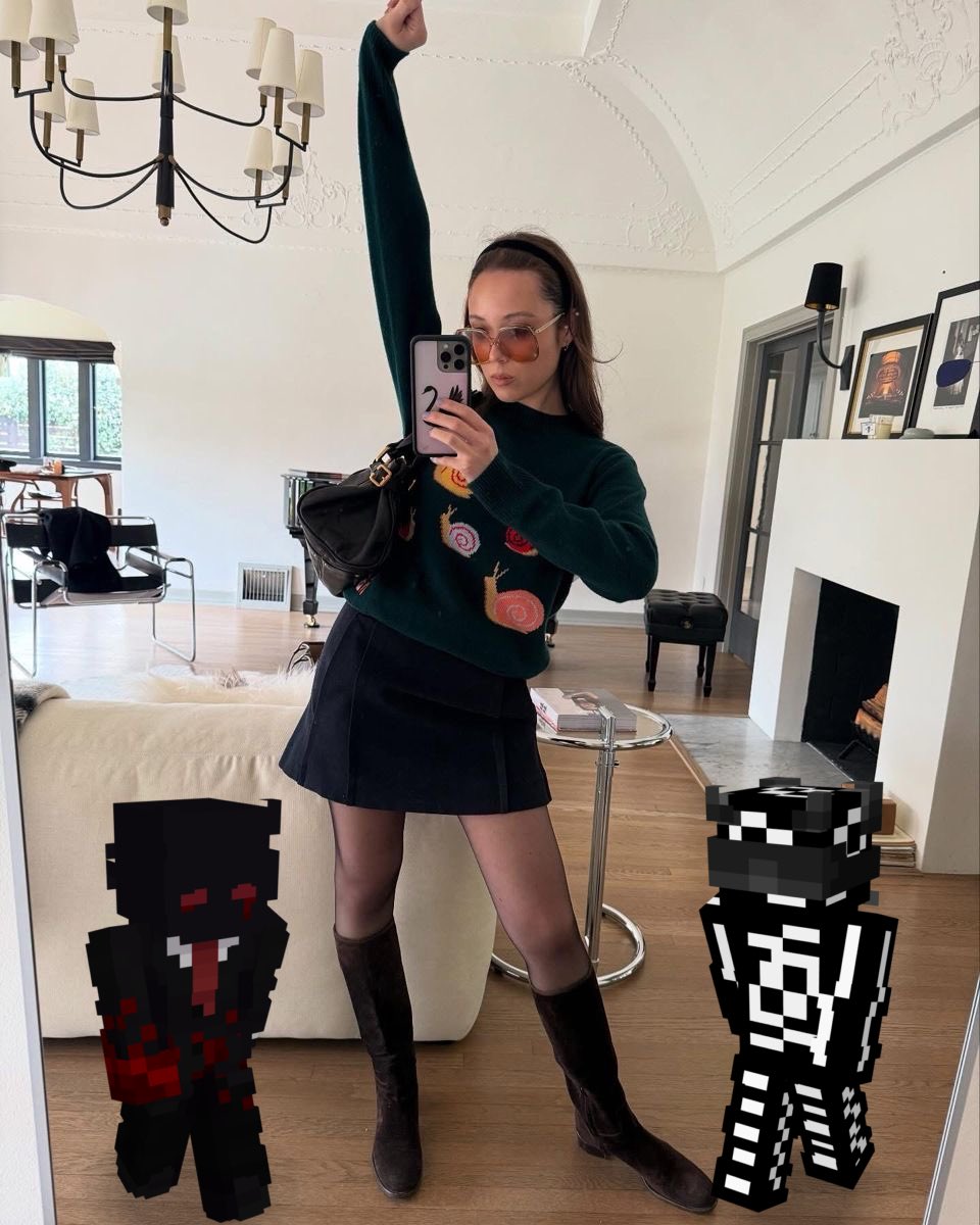 laufey stuns in a selfie with rex and ravioli ❤️🖤