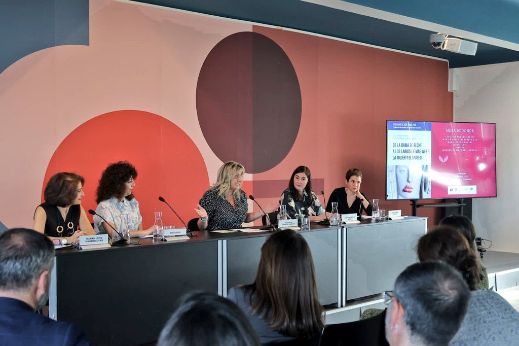 Historia Pública (@historiapublik) on Twitter photo Gracias a quienes nos acompañaron en la mesa redonda “De la Dama de Elche a los labios de Mae West: La mujer y el museo”. Fue un espacio necesario para reflexionar sobre la representación, los roles y las ausencias de las mujeres en el ámbito museístico.
📸 <a href="/cbamadrid/">Círculo de Bellas Artes - Casa Europa</a> Gracias a quienes nos acompañaron en la mesa redonda “De la Dama de Elche a los labios de Mae West: La mujer y el museo”. Fue un espacio necesario para reflexionar sobre la representación, los roles y las ausencias de las mujeres en el ámbito museístico.
📸 <a href="/cbamadrid/">Círculo de Bellas Artes - Casa Europa</a>