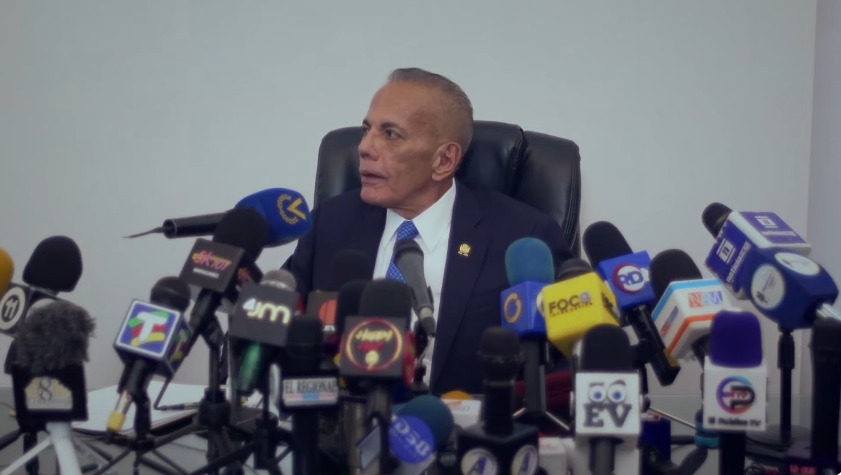 .<a href="/manuelrosalesg/">Manuel Rosales</a>, presidente de UNT: "Aquí estoy, no me adjudicaron la gobernación como decían a través de las redes sociales. Decían que estaba vendido al régimen, pero me ganaron. No había negociación. La verdad siempre brota y el tiempo dará la razón a quien la tiene"