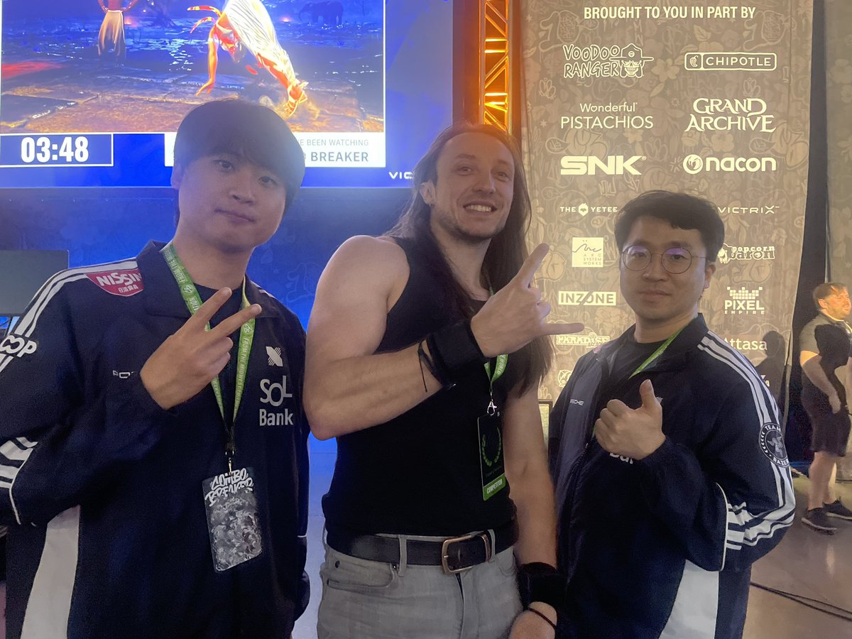 J'ai passé un moment merveilleux lors de ce Combo Breaker, ça restera gravé dans mon cœur. J'ai vraiment bien profité avec les Français présents et je suis content d'avoir pu un peu faire la connaissance de <a href="/WhiteBl4ck/">NSxC|WhiteBl4ck</a> et <a href="/FlashNo47/">FlashNo47</a> et tous les autres 

Merci 🙏 ❤️✨