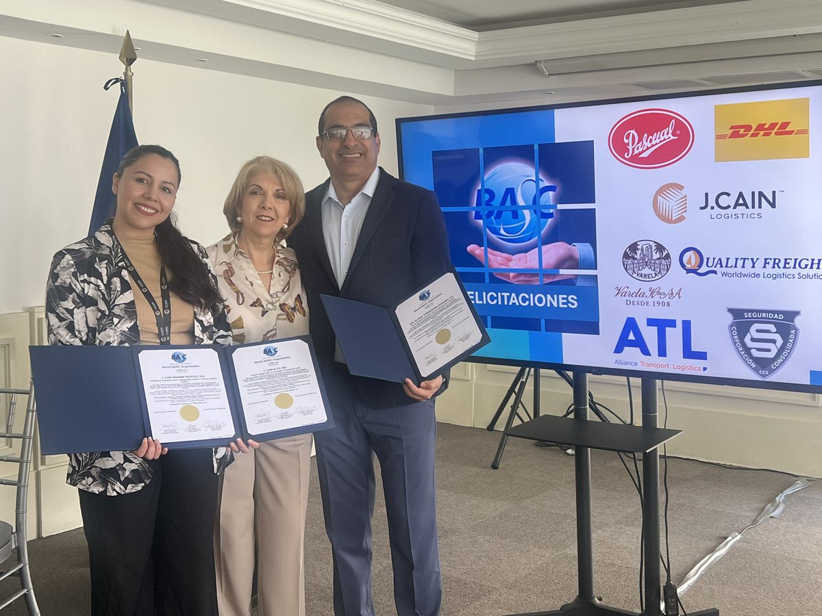 Realizamos la entrega de certificados #BASCPanamá 🇵🇦 a empresas nuevas y otras en Re-certificación

Alliance Transport Logistics 
Quality Freight 
J. Cain Logistics 
DHL Global Forwarding 
Empresa Panameña de Alimentos 
Varela Hermanos. 
Corporación Consolidada de Seguridad S.A.