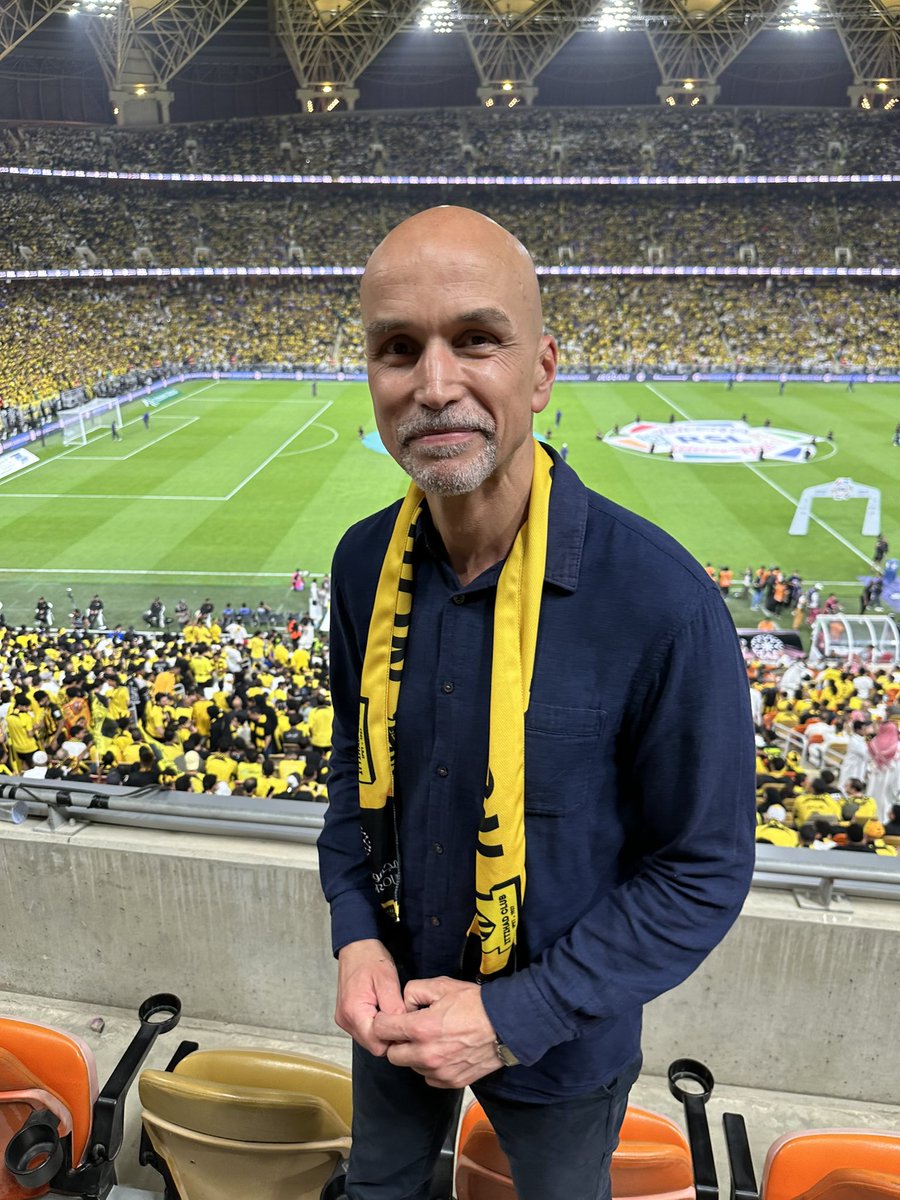 NEHAD___M's tweet photo. فرحة عارمة في الملعب. الاتحاد بطل الدوري، بعد موسم السنة الماضية الصعب  موسم الفرح ! شكرا على كلشئ يا عميد الأندية السعودية. اكبر نادي بدون منازع  و احسن جمهور ! https://t.co/1uivOrDzum