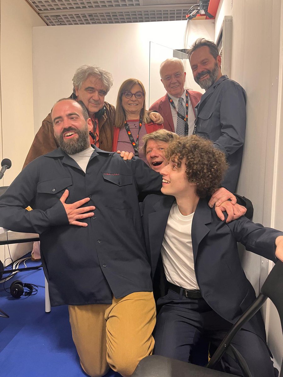 I film in concorso e le opere prime, gli artisti internazionali e i grandi attori del nostrani, i commenti e le opinioni sull'edizione numero 78: il Festival di #Cannes2025 raccontato alla radio da #HollywoodParty, da riascoltare qui bit.ly/4mxxyEb