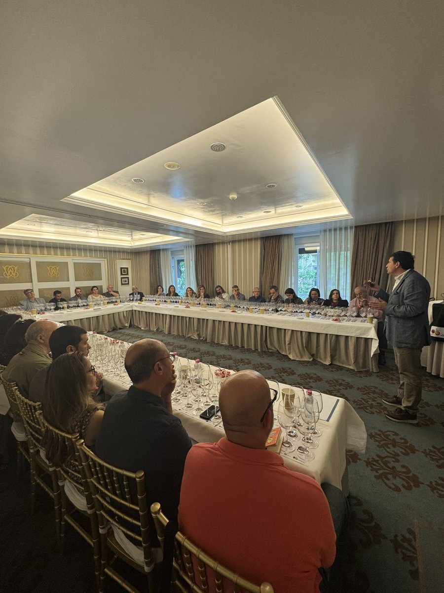 Verema (@verema) on Twitter photo ¡Magnífica cata vertical del vino Bobos de <a href="/HispanoSuizas/">Bodegas Hispano Suizas</a> de las añadas 2012 a 2021 en los actos de celebración del 25 Aniversario @verema en Madrid! Doce vinos de Bobal explicados didácticamente por <a href="/p_ossorio/">Pedro Ossorio</a> con un análisis exhaustivo del efecto añada en los vinos ¡Magnífica cata vertical del vino Bobos de <a href="/HispanoSuizas/">Bodegas Hispano Suizas</a> de las añadas 2012 a 2021 en los actos de celebración del 25 Aniversario @verema en Madrid! Doce vinos de Bobal explicados didácticamente por <a href="/p_ossorio/">Pedro Ossorio</a> con un análisis exhaustivo del efecto añada en los vinos