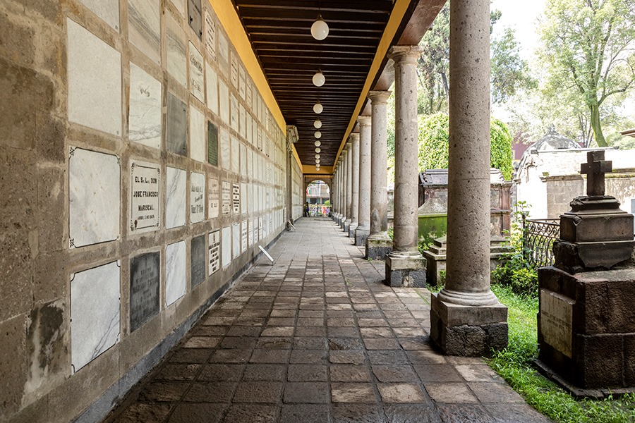 Fideicomiso Centro Histórico de Ciudad de México (@centro_cdmx) on Twitter photo La entrada al <a href="/PanteonSanFer/">Museo Panteón de San Fernando</a> se encuentra a un costado del templo del mismo nombre, pero en sus inicios no era de esa manera. Originalmente, el cementerio fue pensado para uso exclusivo de la orden y sus integrantes. La entrada al <a href="/PanteonSanFer/">Museo Panteón de San Fernando</a> se encuentra a un costado del templo del mismo nombre, pero en sus inicios no era de esa manera. Originalmente, el cementerio fue pensado para uso exclusivo de la orden y sus integrantes.