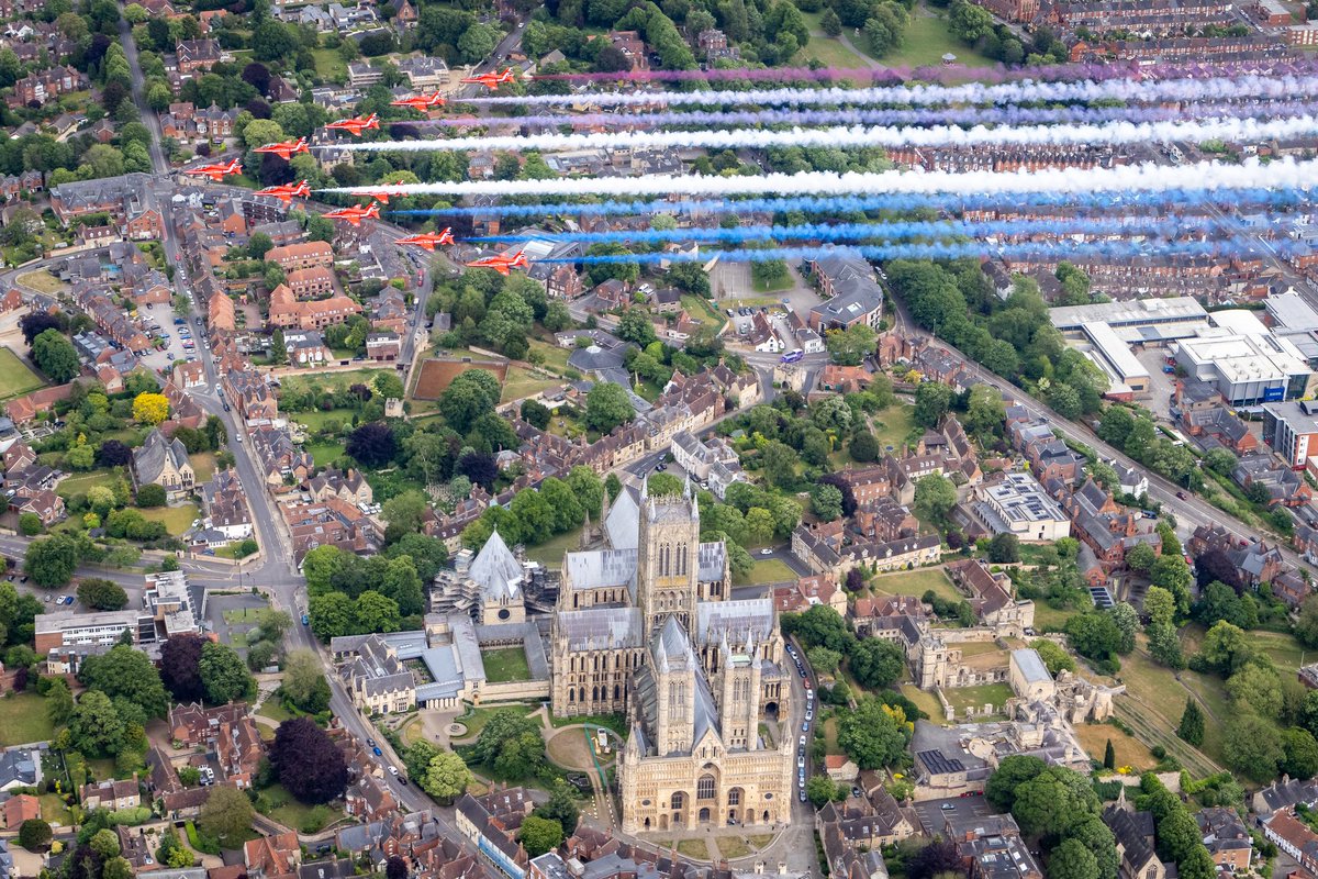 rafredarrows's tweet photo. A landmark that means we’re back home - Lincoln Cathedral is always a welcome sight when returning to base. 

The Red Arrows landed at RAF Waddington this afternoon after completing pre-season training overseas. 

#RedArrows | #Lincoln | #RAF https://t.co/FSpuCWe593