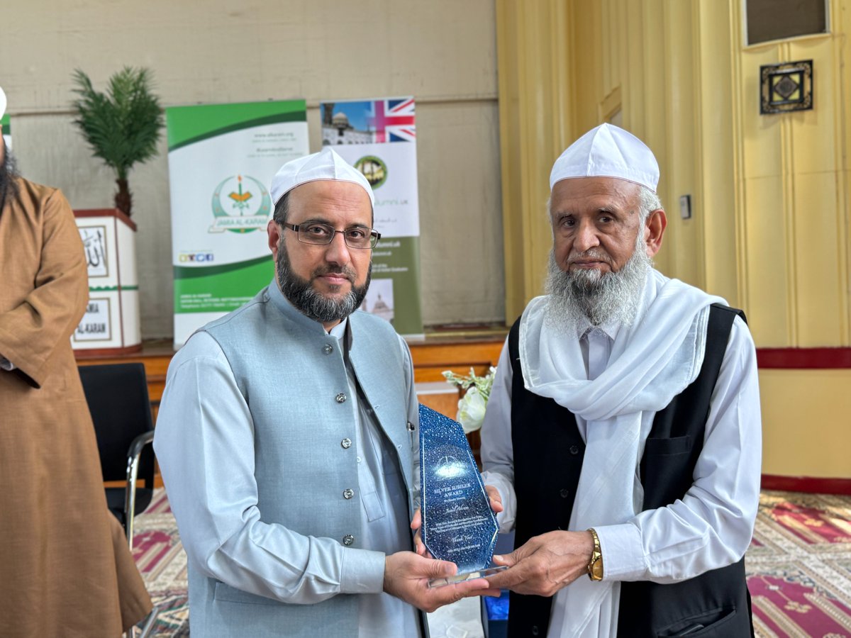 Silver Jubilee of Senior Member of Staff, Ustadh Jamil Akram, Marked During Annual Alumni Day 2025.

More here: tinyurl.com/3xhk6k4x