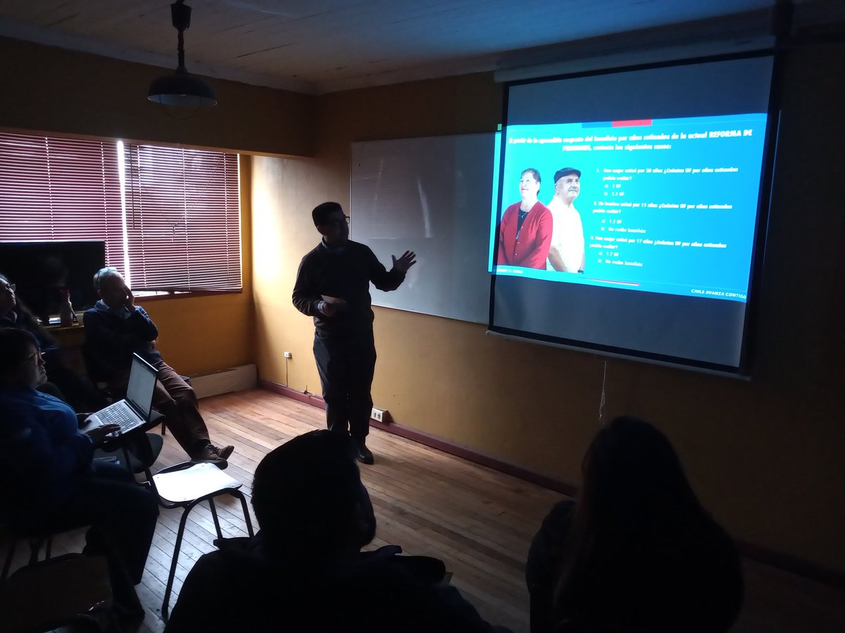 Taller técnico de la "Reforma Previsional" que no reforma, sino que sigue salvando las Afps.
Gracias a Sergio Ehijos por la presentación.