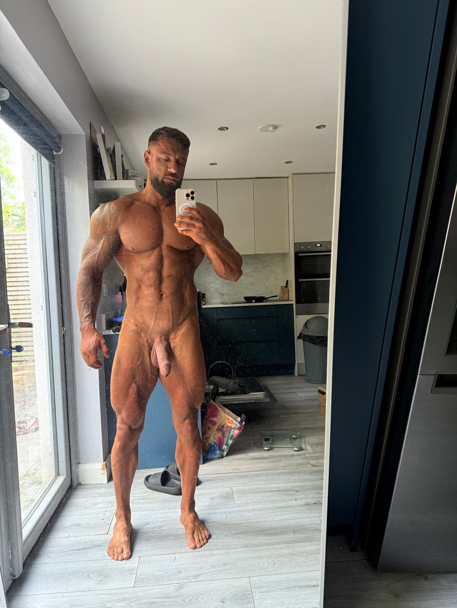 You don’t deserve this but your King is feeling extremely generous tonight 

snapchat.com/t/aJKIS7Ds
👆🏼👆🏼👆🏼