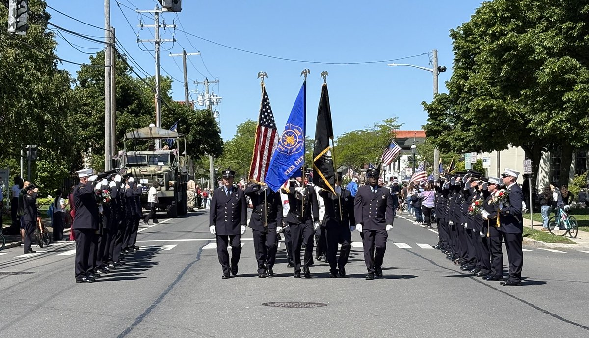 SCPD3rdPrecinct's tweet image. Happy Memorial Day and a big thanks to all of the 3rd Precinct communities that held parades and events to honor and mourn all those who paid the ultimate sacrifice for our country 🇺🇸🇺🇸🇺🇸 A great job by the officers, crossing guards and everyone involved for making the day safe!