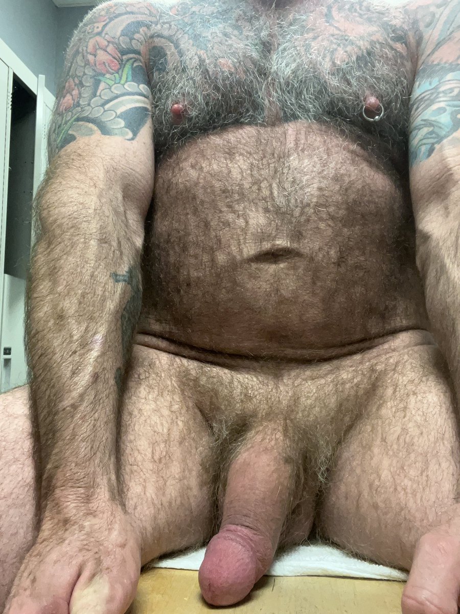 DadNxt's tweet photo. Feeling huge at the gym. https://t.co/V9mqPz1JiO
