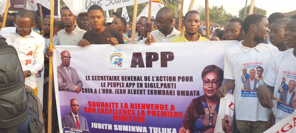 Jérémie Ngunga Léman (@jeremyngunga1) on Twitter photo Arrivée de la Première ministre <a href="/SuminwaJudith/">Judith SUMINWA TULUKA</a> à Tshikapa au #Kasaï : Membre de l'Union sacrée, le parti APP de Jean-Albert Ekumbaki Ombata en première ligne pour la mobilisation ⤵️
facebook.com/share/1E9DvpcU… Arrivée de la Première ministre <a href="/SuminwaJudith/">Judith SUMINWA TULUKA</a> à Tshikapa au #Kasaï : Membre de l'Union sacrée, le parti APP de Jean-Albert Ekumbaki Ombata en première ligne pour la mobilisation ⤵️
facebook.com/share/1E9DvpcU…