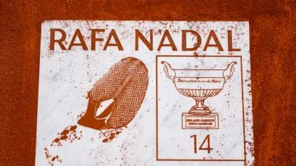 juanfrantacuri's tweet image. Brutal. Juntaron el Big Four: Roger, Rafa, Nole y Andy. La &quot;Philippe Chatrier&quot; tendrá una placa que recordará para toda la vida al más grande tenista de la historia en el polvo de ladrillo: RAFAEL NADAL. 
Tuve suerte de verlo en vivo dos veces y fue impresionante verlo jugar.