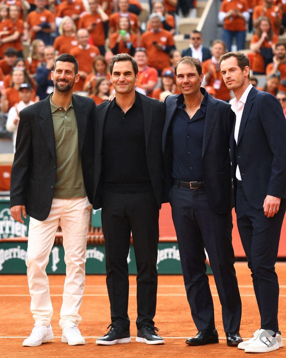 juanfrantacuri's tweet image. Brutal. Juntaron el Big Four: Roger, Rafa, Nole y Andy. La &quot;Philippe Chatrier&quot; tendrá una placa que recordará para toda la vida al más grande tenista de la historia en el polvo de ladrillo: RAFAEL NADAL. 
Tuve suerte de verlo en vivo dos veces y fue impresionante verlo jugar.