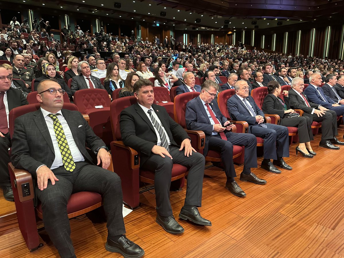 Bu akşam Beştepe Kongre ve Kültür Merkezi’nde Azerbaycan’ın bağımsızlığının 106. yıl dönümünü büyük bir gurur ve sevinçle kutladığımız anlamlı bir resepsiyona katıldım. Azerbaycan'ın Ankara Büyükelçisi Sayın Reşad Memmedov’un ev sahipliğinde gerçekleşen bu özel günde, “İki Devlet