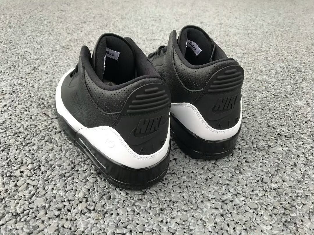 JustFreshKicks tweet media