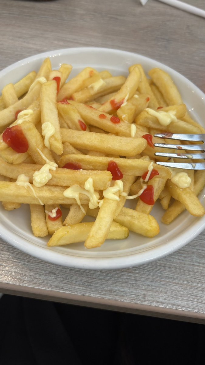 Olvidé compartirles 

Ayer desperté tarde, con hambre y con ganas de comer dulce. Literal salí a desayunar por voluntad propia. Lo malo es que tenía hambre aún así que me tuve pedir algo extra