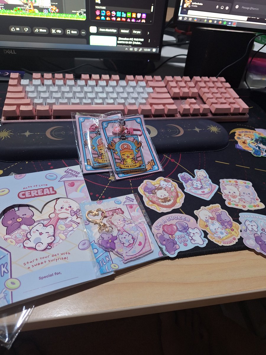 <a href="/lenpacca/">Len & Pacca ʕ•ᴥ•ʔ</a> ada collab sama <a href="/leendoodles/">leendoodles</a> ~
i'm so lucky that i got their last stock.. :'3

*btw itu chopper ada 2 kenapa ikut kefoto ya..