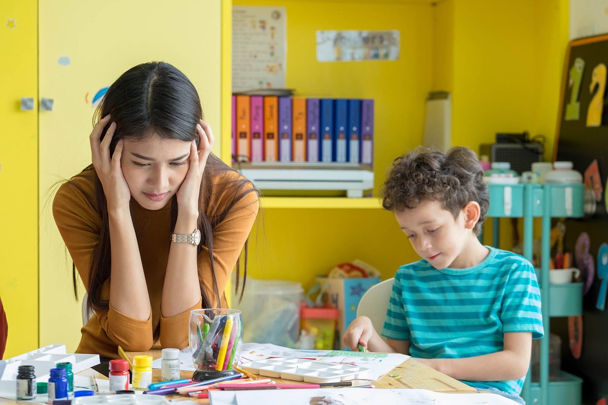 Une étude, réalisée par les professeures Kathleen Bentein (organisation et ressources humaines) et Nathalie Bigras (didactique), révèle que la fatigue du personnel éducatif est responsable de la pénurie de main-d’œuvre en petite enfance. #UQAM actualites.uqam.ca/2025/fatigue-e…