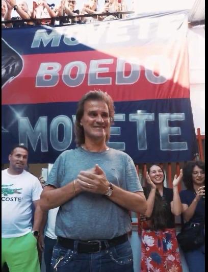 negrocasla's tweet photo. A los ídolos de la casa, que entienden lo que significa este Club en toda su dimensión, hay que agradecerles, cuidarlos y valorarlos.

Respeto. Códigos. Lealtad. Es lo mínimo que merece la gente de San Lorenzo. Palabras importantes, que no son para cualquiera. 

Aguante Insúa. https://t.co/XmT5yc3kRh
