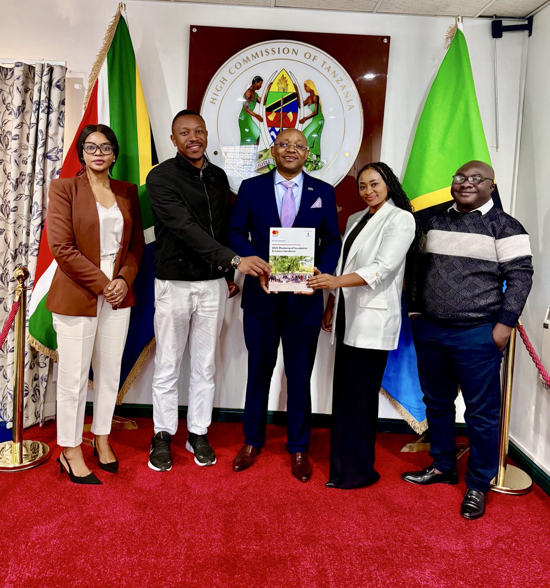 Katika jitihada za Ubalozi kutafuta fursa za Elimu kwa Watanzania, leo tarehe 26 Mei, 2025, Mhe. Balozi Jame G. Bwana amefanya Mkutano  na Timu ya Wataalam kutoka Mastercard Foundation Scholars Program ya Afrika Kusini, inayofanya kazi na Vyuo mbalimbali kikiwemo Chuo Kikuu cha