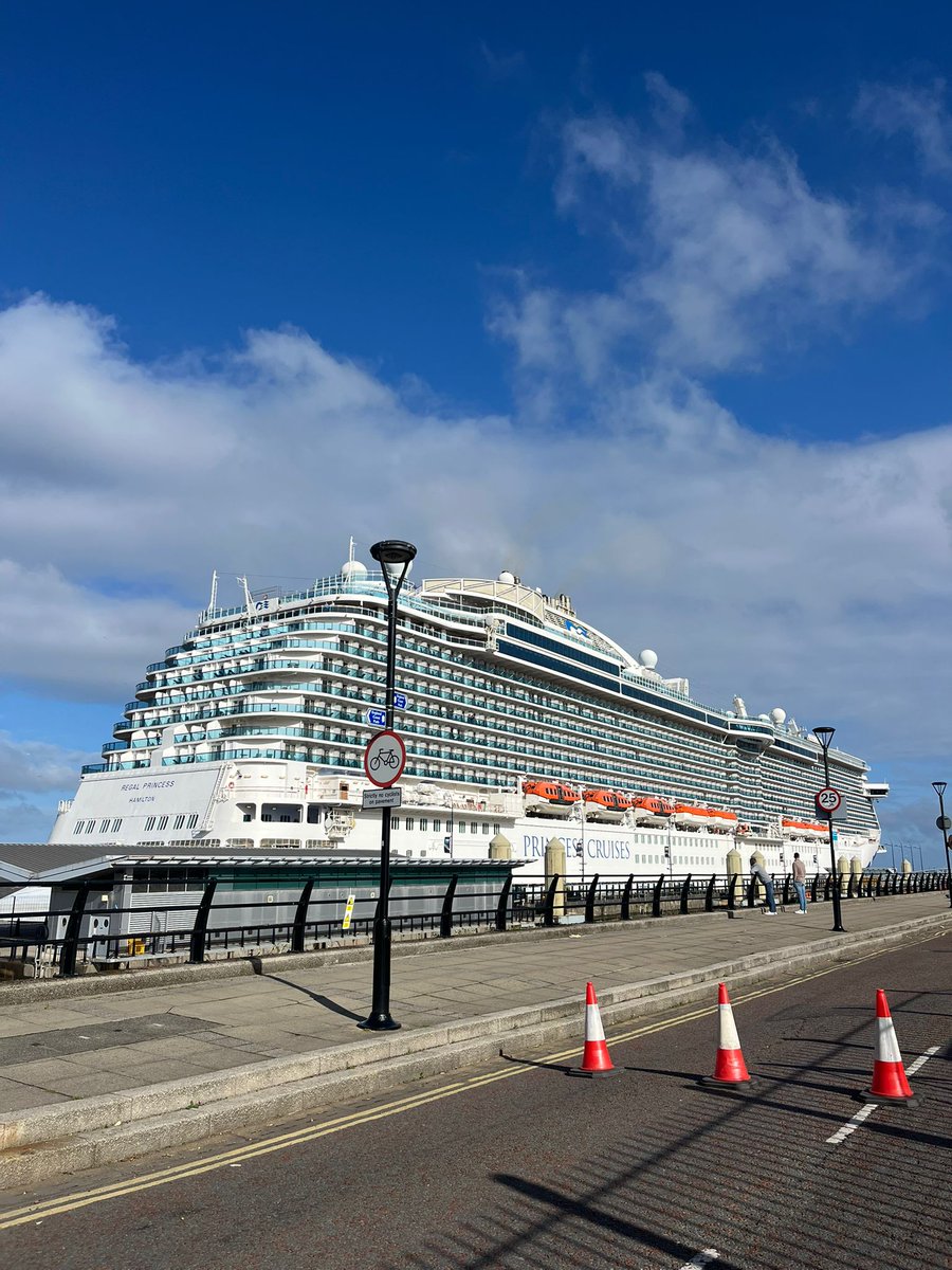 Curse of UK bank holiday weather caused <a href="/PrincessCruises/">Princess Cruises</a> #RegalPrincess to be pulled off <a href="/LiverpoolCruise/">Liverpool Cruise</a> Terminal stage by four tugs because of gales before 4k passengers disembarked for #Liverpool tours. Pic Jonathan Brown #sharethecity