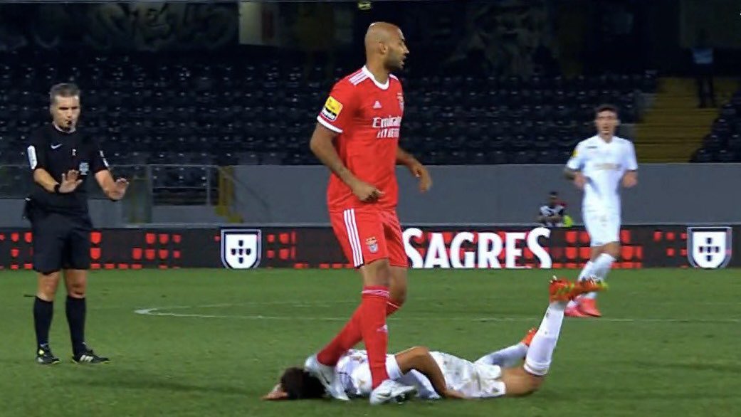 Demorou, mas, 3 anos depois, o Sport Lisboa e Benfica finalmente reagiu.