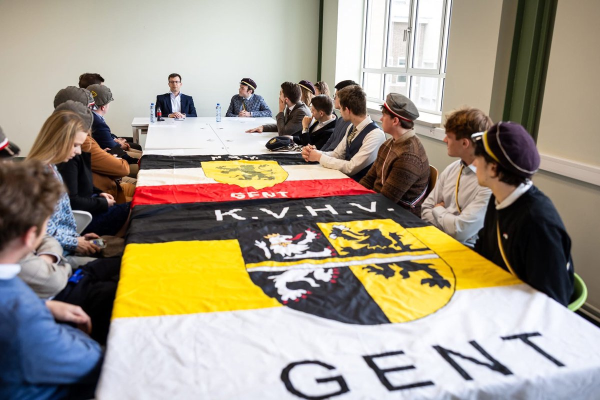 AdamSamuBalazs's tweet photo. ☝🏻You don’t have to go far from #Brussels: #Ukraine’s #EU membership is raising serious concerns in #Flanders.

At the invitation of the @KVHVGent 
, @JanosBoka_HU spoke with young people about the consequences of Ukraine’s forced accession to the EU.

#VOKS2025 https://t.co/rMotaRMeYl