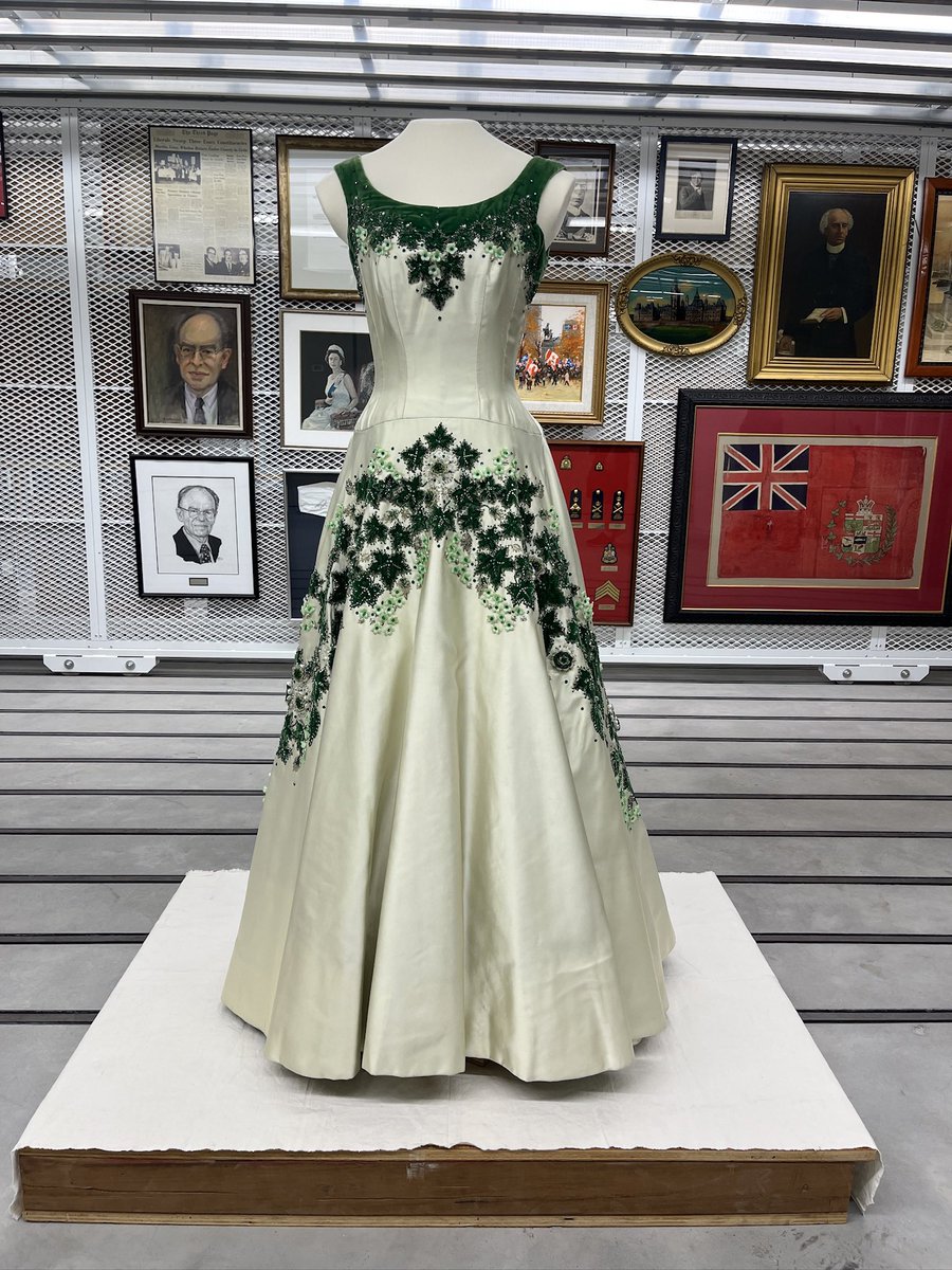 Judy Trinh (@judyatrinh) on Twitter photo The iconic “Maple Leaf” dress worn by Queen Elizabeth II will make a special appearance in my look back at the previous Throne Speeches by reigning monarchs on <a href="/CTVNationalNews/">CTV National News</a>.
Elizabeth wore this in 1957 to the gala after the speech. She was 31 yo ctvnews.ca/politics/artic… The iconic “Maple Leaf” dress worn by Queen Elizabeth II will make a special appearance in my look back at the previous Throne Speeches by reigning monarchs on <a href="/CTVNationalNews/">CTV National News</a>.
Elizabeth wore this in 1957 to the gala after the speech. She was 31 yo ctvnews.ca/politics/artic…