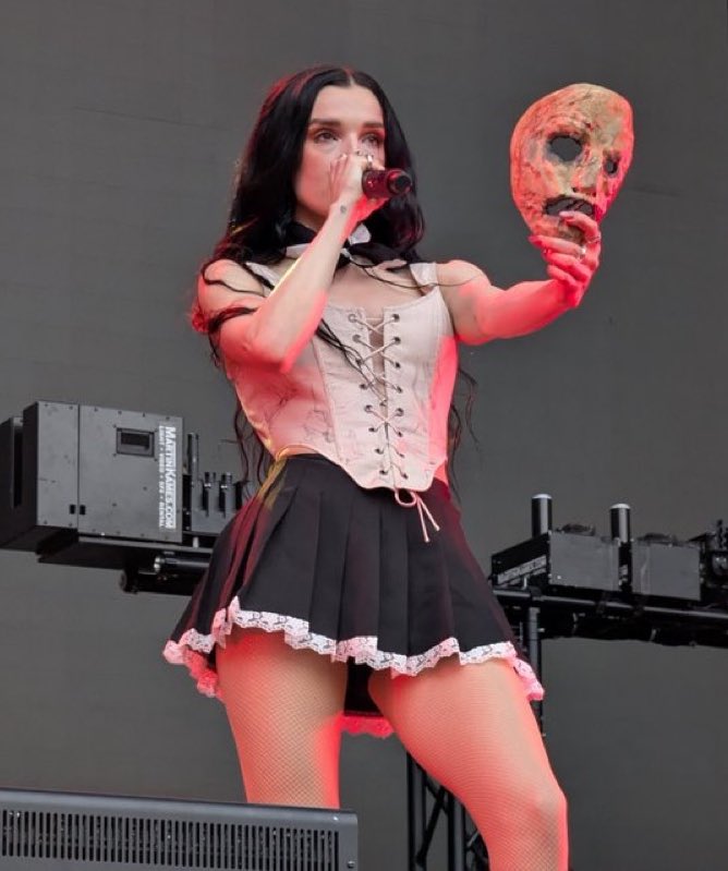 bella ᯓ★ tweet media