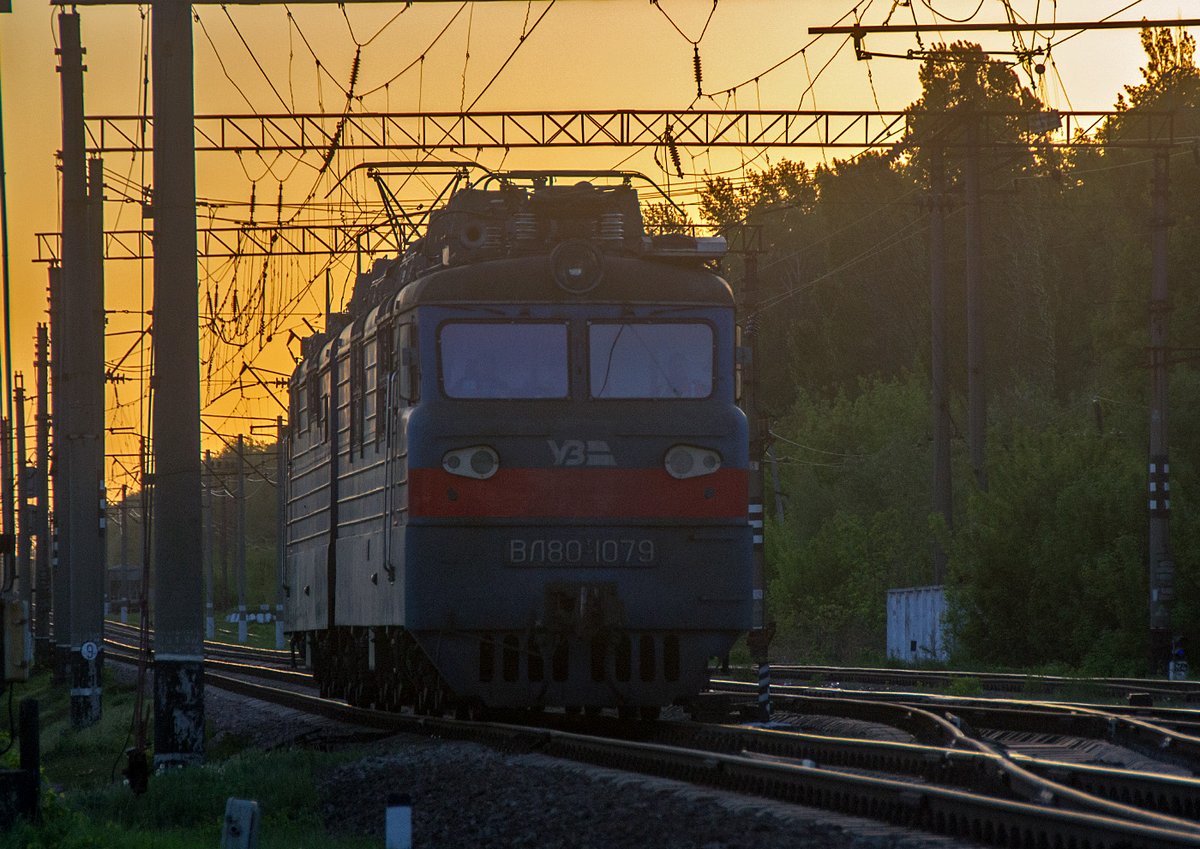 UraSlusar's tweet photo. Електровоз ВЛ80Т-1079 мчить під час заходу сонця

Electric locomotive VL80T-1079 hurries during the sunset#Укрзалізниця  

#Ukrzaliznytsya #Sunset #ElectricLocomotive #VL80 #VL80t #Locomotive #RailwayPhotography #InstaRail #Trainspotting #Eisenbahn #eisenbahnfotografie #Railfan https://t.co/m3dNjHgdHF