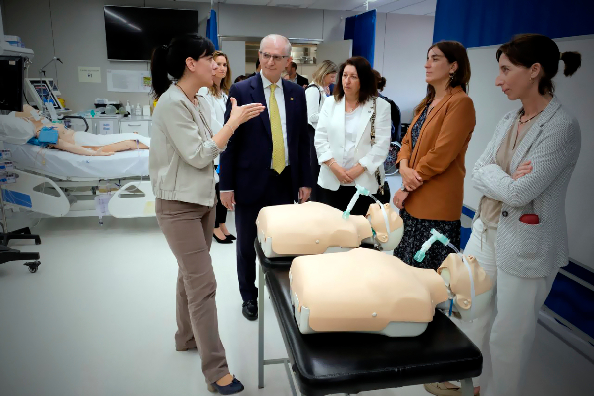 Recerca i Universitats (@recercauniscat) on Twitter photo 📢La #consellera Núria Montserrat visita els campus de <a href="/UICBarcelona/">UICBarcelona</a> a #Barcelona i #SantCugat
Fa un recorregut per laboratoris, clíniques i diferents instal·lacions
🏛7 facultats, 2 escoles i dos campus principals
🧬Entre altres estudis, està especialitzada en salut i educació 📢La #consellera Núria Montserrat visita els campus de <a href="/UICBarcelona/">UICBarcelona</a> a #Barcelona i #SantCugat
Fa un recorregut per laboratoris, clíniques i diferents instal·lacions
🏛7 facultats, 2 escoles i dos campus principals
🧬Entre altres estudis, està especialitzada en salut i educació
