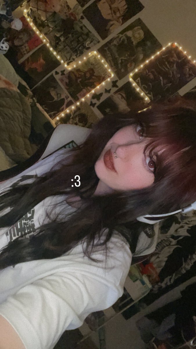 olas estoy en stream, vamos a ver una peli en kick, pero primero charlita en tuix 

twitchtv/morphains