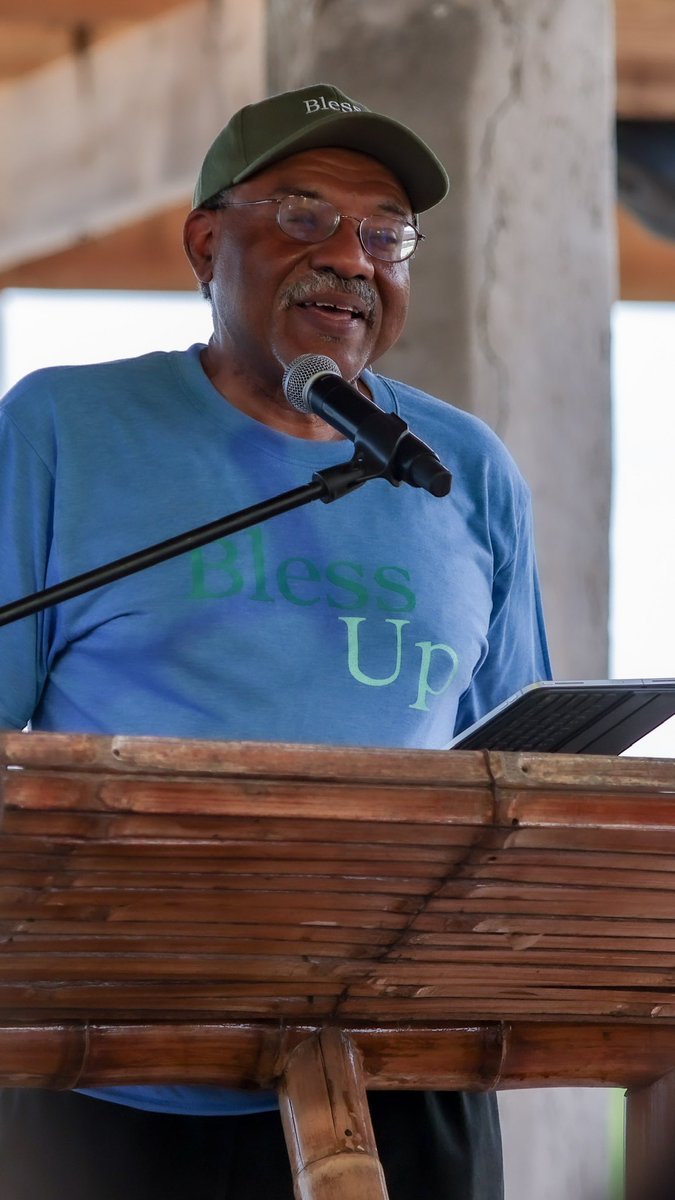 Calabash Festival (@calabashfest) on Twitter photo Signature Calabash moment. If you know, you know.
Maximum respect <a href="/kwamedawes/">Kwame Dawes</a>
#calabash2025
📸: Gareth Cobran Signature Calabash moment. If you know, you know.
Maximum respect <a href="/kwamedawes/">Kwame Dawes</a>
#calabash2025
📸: Gareth Cobran