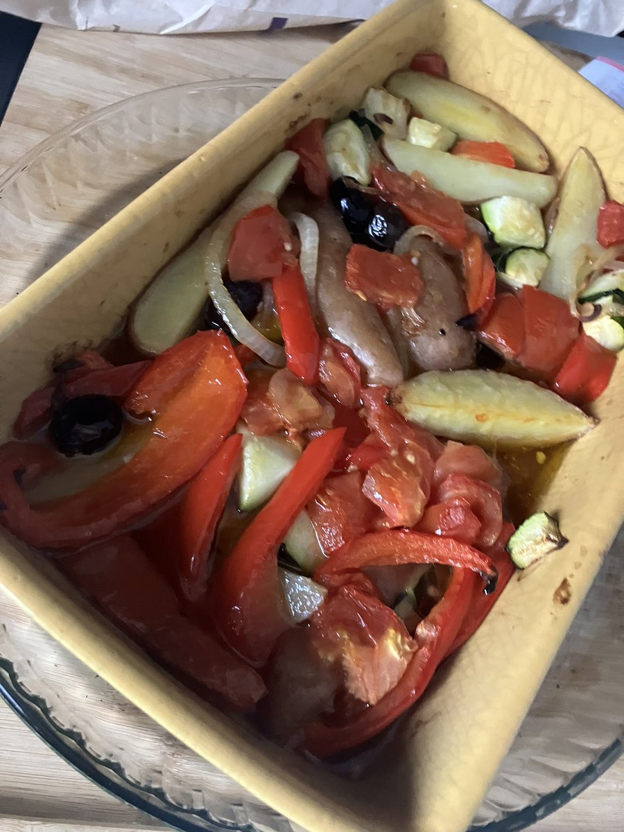 sdfrrt4twit's tweet photo. Que dire … #feta grillée sur légumes au #barbecue. Total #veggie. #kitchenfred —> tu viens ? https://t.co/NSPO7fgmum