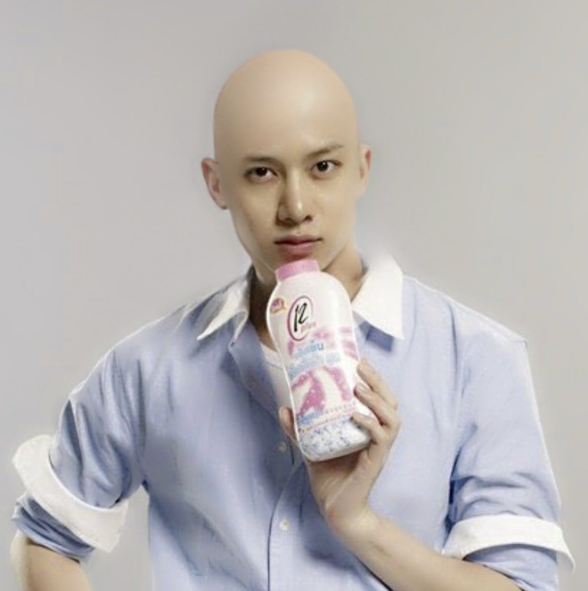 heebaldie's tweet photo. bald heenim advertising something
#kimheechul #김희철 https://t.co/PNIqZS8GeB