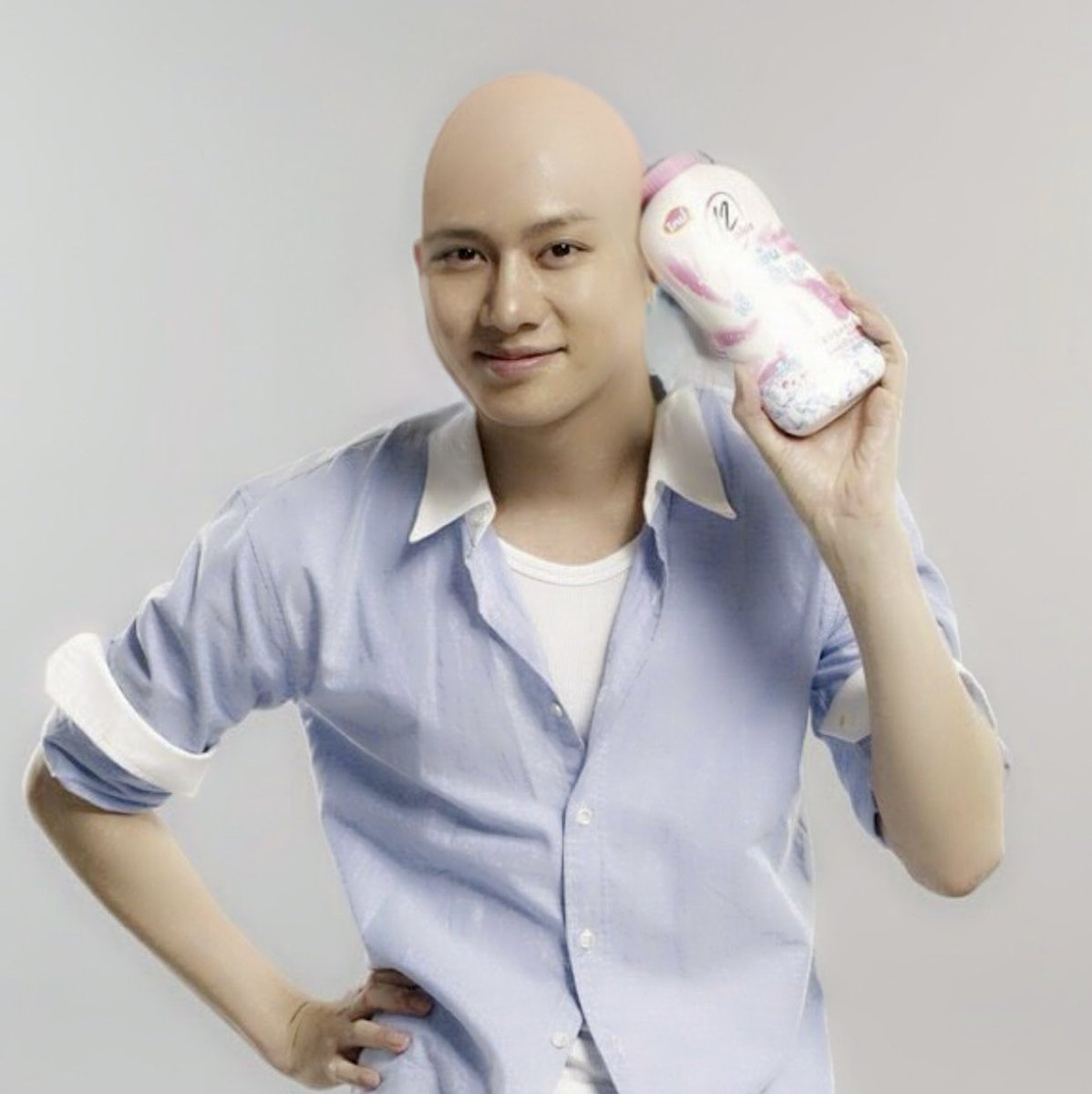 heebaldie's tweet photo. bald heenim advertising something
#kimheechul #김희철 https://t.co/PNIqZS8GeB