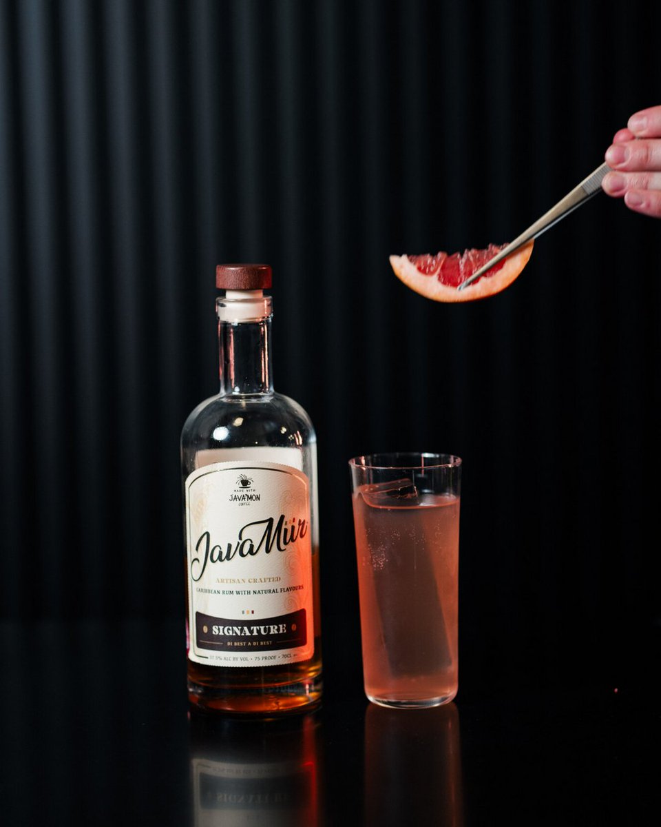 Javarumco's tweet image. 🍊 A splash of citrus, a pour of perfection.
Crafted for moments that linger — JavaMur Signature Rum, where flavour meets finesse. 🥃✨
#JavaMur #JavaMurRum #RumLovers #SignatureSip #RumReimagined #CraftedToSavor #TropicalTwist