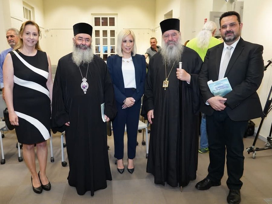 AngelikiRiala's tweet photo. Μια ξεχωριστή βραδιά ποίησης στη Λεμεσό.
Είχα τη χαρά να συντονίσω την παρουσίαση της συλλογής "Το δάκρυ της Περσεφόνης" του Ανδρέα Χατζηχαμπή, ενός έργου που συνδέει τον μύθο με την ανθρώπινη εμπειρία.

#Ποίηση #Λογοτεχνία #Λεμεσός #ΤοΔάκρυΤηςΠερσεφόνης
#ΑνδρέαςΧατζηχαμπής https://t.co/Zl7KnLnPRV