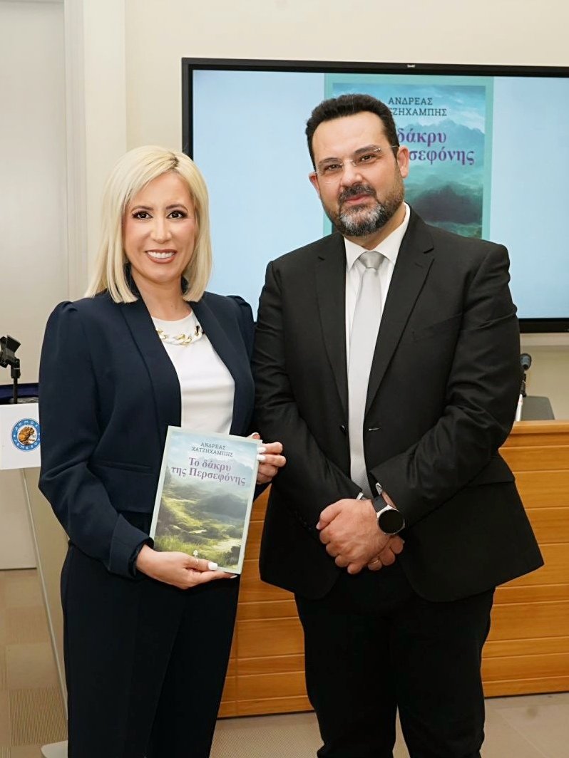 AngelikiRiala's tweet photo. Μια ξεχωριστή βραδιά ποίησης στη Λεμεσό.
Είχα τη χαρά να συντονίσω την παρουσίαση της συλλογής "Το δάκρυ της Περσεφόνης" του Ανδρέα Χατζηχαμπή, ενός έργου που συνδέει τον μύθο με την ανθρώπινη εμπειρία.

#Ποίηση #Λογοτεχνία #Λεμεσός #ΤοΔάκρυΤηςΠερσεφόνης
#ΑνδρέαςΧατζηχαμπής https://t.co/Zl7KnLnPRV