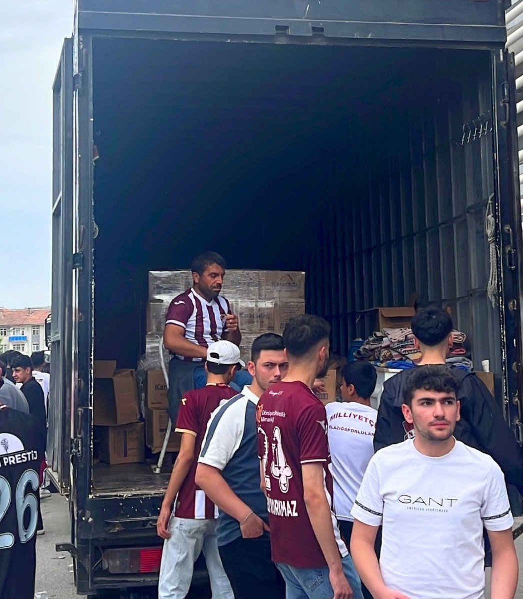 Maç öncesinde Elazığ taraftarlarına 4 kamyonet su dağıtıp, Van sporlu oyunculara atılması planlanmiştı. O su şiseleri sonunda götlerine girdi.

#Vanspor